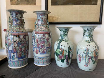 Deux paires de vases en porcelaine de Chine famille rose, 19&egrave;me