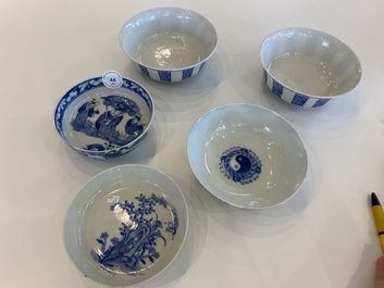 Five Chinese blue and white bowls, 19/20th C.