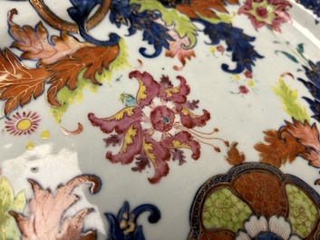 Plat en porcelaine de Chine famille rose &agrave; d&eacute;cor dit 'pseudo-feuilles de tabac', Qianlong