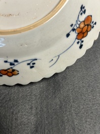 Paire d'assiettes en porcelaine de Chine famille rose &agrave; d&eacute;cor de feuilles de tabac, Qianlong