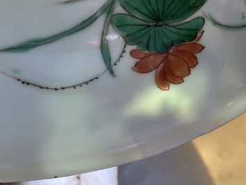 Plat en porcelaine de Chine famille verte &agrave; d&eacute;cor de qilins et de ph&eacute;nix, Kangxi