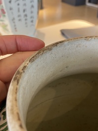 Vase en porcelaine de Chine wucai au couvercle en bois, &eacute;poque Transition