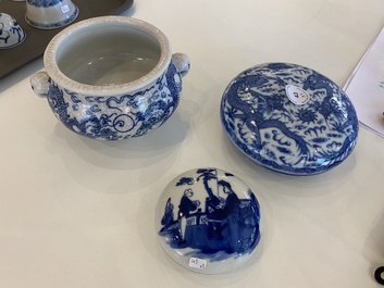 Two Chinese blue and white seal paste boxes and a tripod censer, 19/20th C.