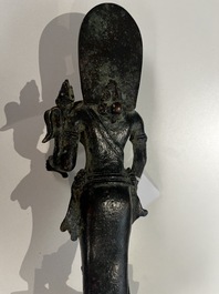 Een Javaanse bronzen sculptuur van de godin Dewi Tara, Majapahit koninkrijk, Indonesi&euml;, wellicht 14e eeuw