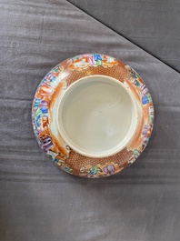 Deux bols et un vase en porcelaine de Chine famille rose de Canton et une bo&icirc;te en laque, Qianlong et post&eacute;rieur