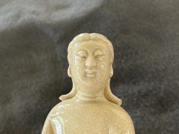Een Chinese monochrome sculptuur van Adam in zacht porselein, Kangxi