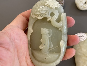 Vijf Chinese snijwerken in celadon en witte jade, 19/20e eeuw