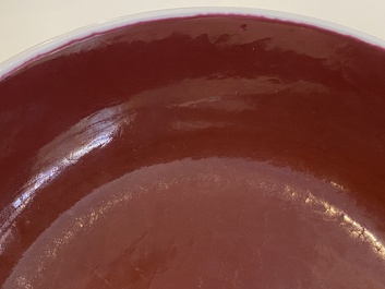 Assiette en porcelaine de Chine en rouge de cuivre monochrome, marque et &eacute;poque de Guangxu