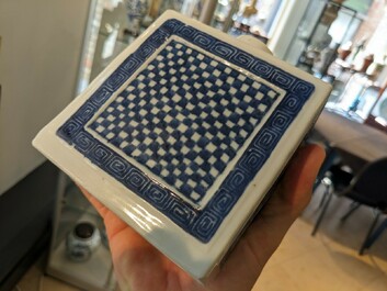 13 pieces of blue and white Chinese porcelain, 18/20th C.