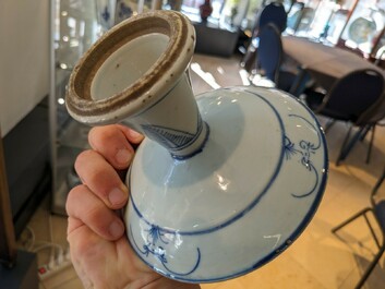 13 pi&egrave;ces en porcelaine de Chine en bleu et blanc, 18/20&egrave;me