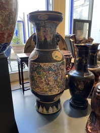 Vase en porcelaine de Chine famille rose dit 'de Nankin' &agrave; d&eacute;cor de sc&egrave;nes de guerre, 19&egrave;me