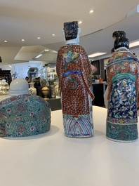 Trois sculptures en porcelaine de Chine famille rose dont un Bouddha, une immortelle et un dieu d'&eacute;toiles, 19/20&egrave;me