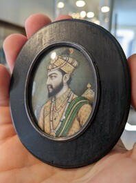 Ecole indienne: Onze miniatures au sujet du Taj Mahal avec les portraits du Shah Jaha et sa femme Mumtaz Mahal, d&eacute;but du 20&egrave;me