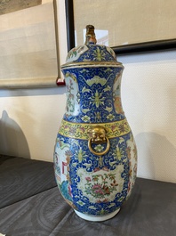 Vase couvert en porcelaine de Chine famille rose de Canton &agrave; fond bleu, 19&egrave;me