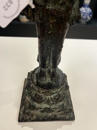 Een Javaanse bronzen sculptuur van de godin Dewi Tara, Majapahit koninkrijk, Indonesi&euml;, wellicht 14e eeuw