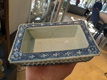 13 pi&egrave;ces en porcelaine de Chine en bleu et blanc, 18/20&egrave;me