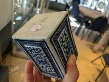 13 pi&egrave;ces en porcelaine de Chine en bleu et blanc, 18/20&egrave;me