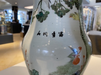 Trois porte-chapeaux et une paire de vases de forme 'gu' en porcelaine de Chine qianjiang cai, 19/20&egrave;me