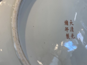 Un plat en porcelaine de Chine famille rose aux '100 chauve-souris' et une assiette &agrave; d&eacute;cor de lotus en bleu et blanc, marque et &eacute;poque de Guangxu
