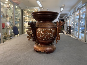 Een diverse collectie Chinese houten sokkels, 19/20e eeuw