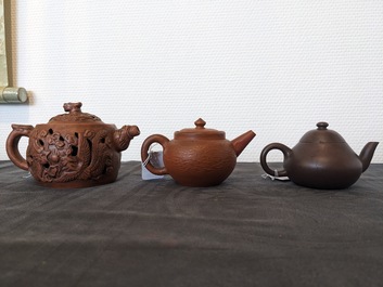 Three Chinese Yixing stoneware teapots with covers and a pair of famille rose pheasants, 19/20th C.