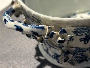 A blue and white tureen with reticulated cover, Worcester, England, 18th C.