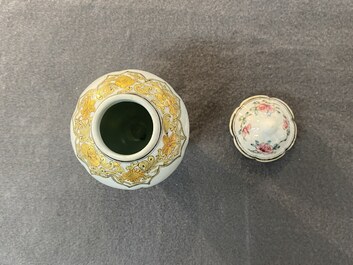 Bo&icirc;te &agrave; th&eacute; en porcelaine de Chine famille rose, Yongzheng