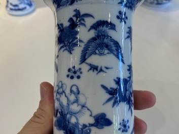 Vijf Chinese blauw-witte vazen, 19e eeuw