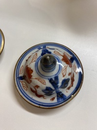 Garniture de cinq vases en porcelaine de Chine de style Imari &agrave; d&eacute;cor de ph&eacute;nix, Kangxi/Yongzheng