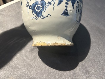 A blue and white English Delftware drug jar, probably London, 18th C.