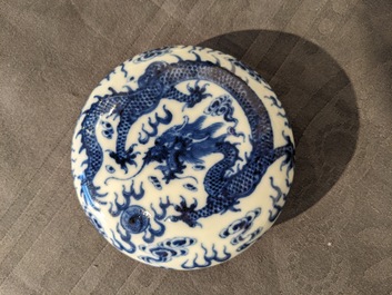 An extensive collection of varied Chinese porcelain wares, 19/20th C.