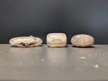 Eight Chinese agate, hardstone and quartz snuff bottles, 19/20th C.