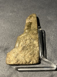 Een sculptuur van Osiris in groene steen, een scarabee in steatiet en een Thot in groene frit, Egypte, Nieuwe Rijk tot Ptolema&iuml;sche periode