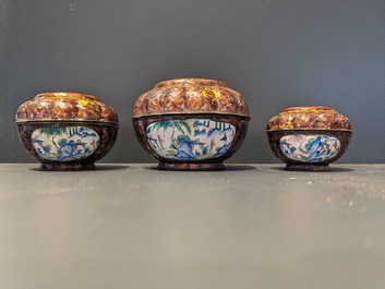 Two Chinese cloisonn&eacute; saucers, three Canton enamel covered boxes and a saucer, 18/19th C.