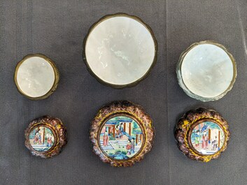 Two Chinese cloisonn&eacute; saucers, three Canton enamel covered boxes and a saucer, 18/19th C.