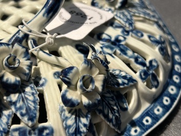 A blue and white tureen with reticulated cover, Worcester, England, 18th C.