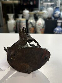 Een Chinese bronzen figuur van Wenchang Wang en een Tara in koperlegering, Ming en 19/20e eeuw