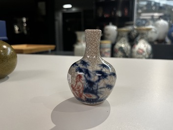 Cinq tabati&egrave;res et trois vases miniatures en porcelaine de Chine, 19/20&egrave;me