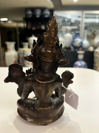 Een Chinese bronzen figuur van Wenchang Wang en een Tara in koperlegering, Ming en 19/20e eeuw