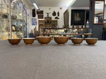 A varied collection of Chinese cups and saucers, 18/19th C.