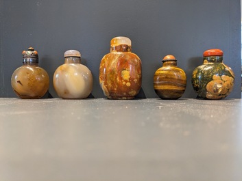 Eight Chinese agate, hardstone and quartz snuff bottles, 19/20th C.