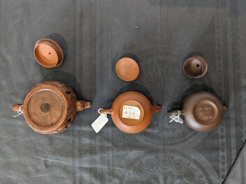 Three Chinese Yixing stoneware teapots with covers and a pair of famille rose pheasants, 19/20th C.