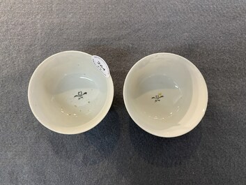 Paire de tasses et soucoupes en porcelaine de Chine famille rose &agrave; d&eacute;cor de tourterelles, Qianlong