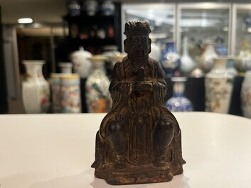 Een Chinese bronzen figuur van Wenchang Wang en een Tara in koperlegering, Ming en 19/20e eeuw