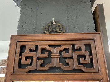 A Chinese wooden mirror and a foldable stool, 19/20th C.