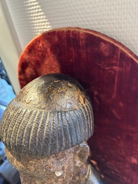 Een deels vergulde en gepolychromeerde houten sculptuur van een monnik met kist, wellicht Spanje, 16e eeuw