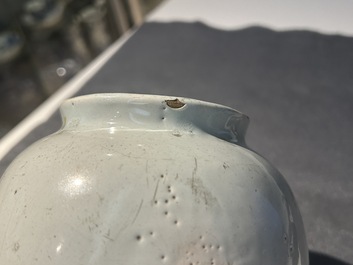 A blue and white English Delftware drug jar, probably London, 18th C.