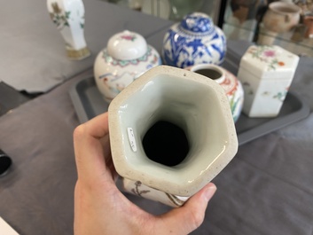 Six vases et un pot couvert en porcelaine de Chine, 19/20&egrave;me