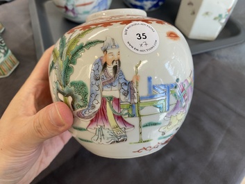 Six vases et un pot couvert en porcelaine de Chine, 19/20&egrave;me