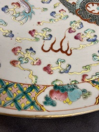 A Chinese famille verte 'dragons' dish, 19th C.